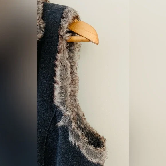 J Jill Vest Grey With Faux Fur Collar. - Picture 8 of 10